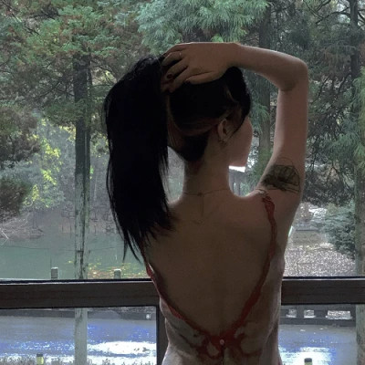 女生背影头像ins高级质感