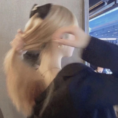 女生高级感的背影意境图片头像