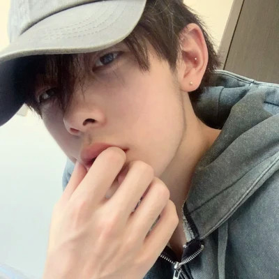 高级头像ins质感男