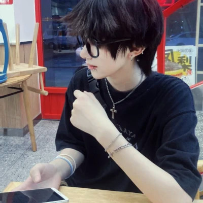 高级头像ins质感男