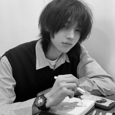 男生头像冷酷黑白
