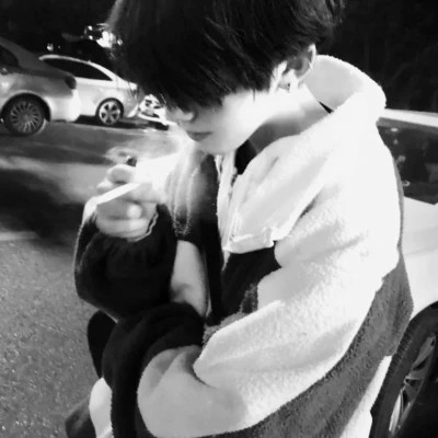男生头像冷酷黑白