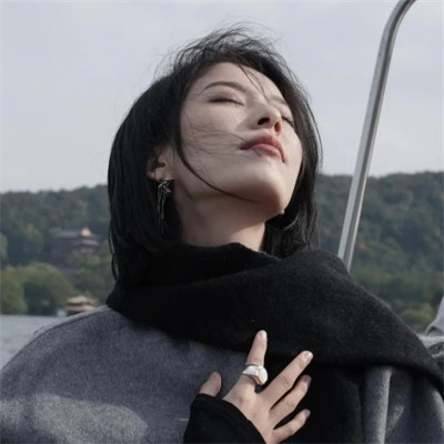 女人最旺桃花的微信头像