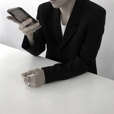 成熟稳重高端头像男