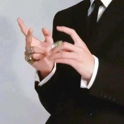 成熟稳重高端头像男