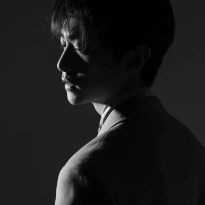 成熟稳重高端头像男