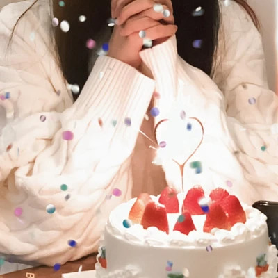 女头真人过生日无水印照片