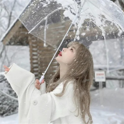 冬季下雪天氛围感女生头像