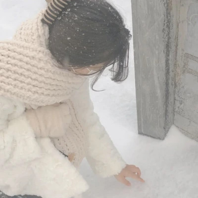 冬季下雪天氛围感女生头像