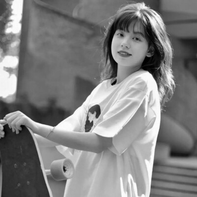 头像图片女黑白系