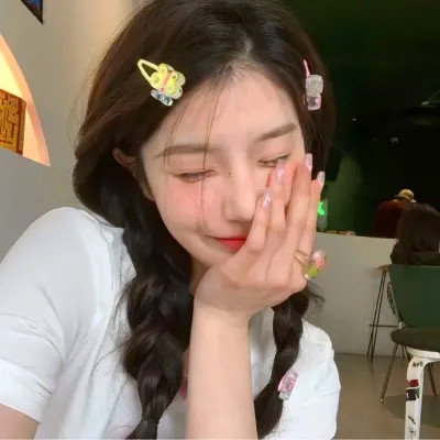 风格头像小众女生真人