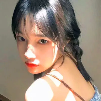 风格头像小众女生真人