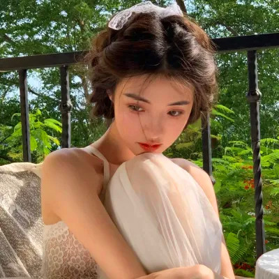 小众氛围头像女生真人