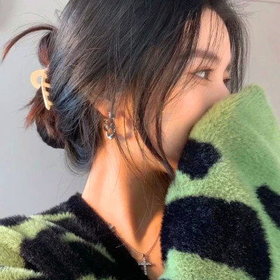 小众氛围头像女生真人
