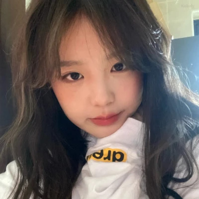 有趣小众女生头像真人