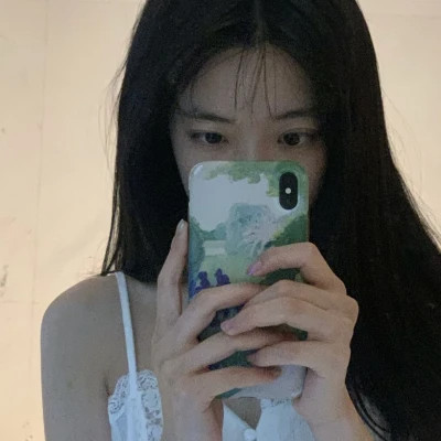有趣小众女生头像真人
