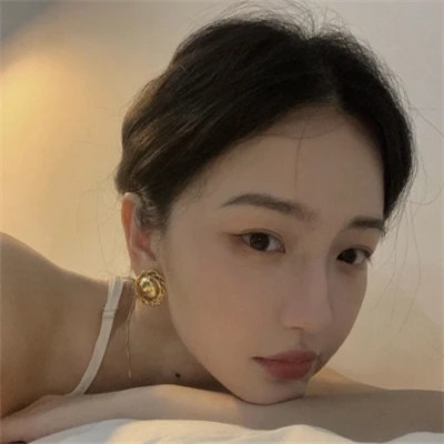 有趣小众女生头像真人