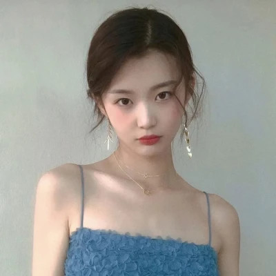 有趣小众女生头像真人