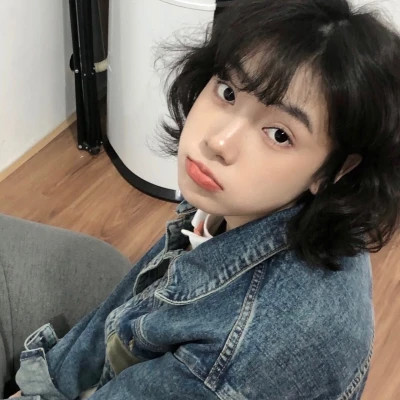 有趣小众女生头像真人