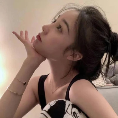 有趣小众女生头像真人