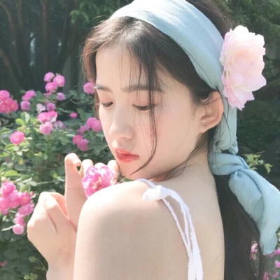 有趣小众女生头像真人