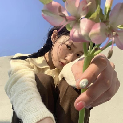 有趣小众女生头像真人