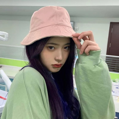 有趣小众女生头像真人