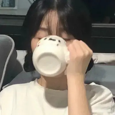 有趣小众女生头像真人