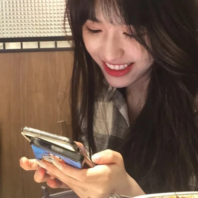有趣小众女生头像真人