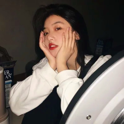 2025年女生头像真人高清好看图片