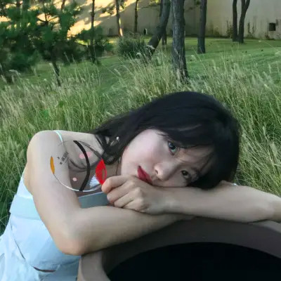 2025年女生头像真人高清好看图片