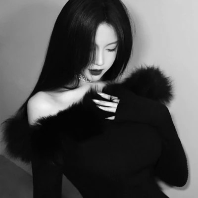 高级小众头像黑白女生