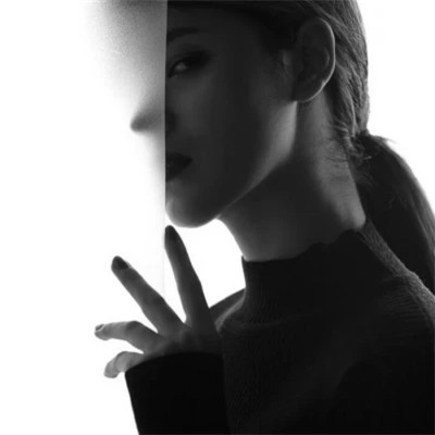 高级小众头像黑白女生