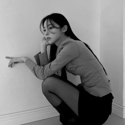 高级小众头像黑白女生