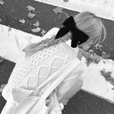 高级小众头像黑白女生