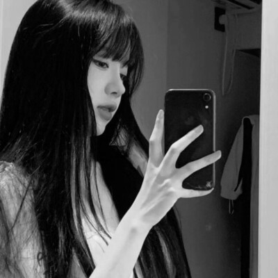 高级小众头像黑白女生