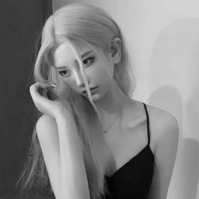 女生头像高级小众高冷黑白