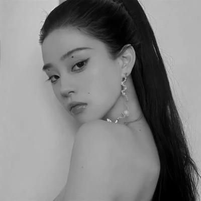 女生头像高级小众高冷黑白