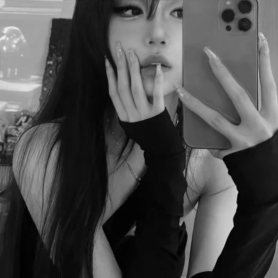 女生头像高级小众高冷黑白