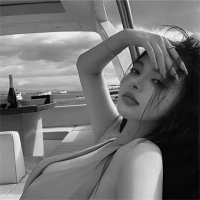 女生头像高级小众高冷黑白