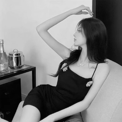 女生头像高级小众高冷黑白