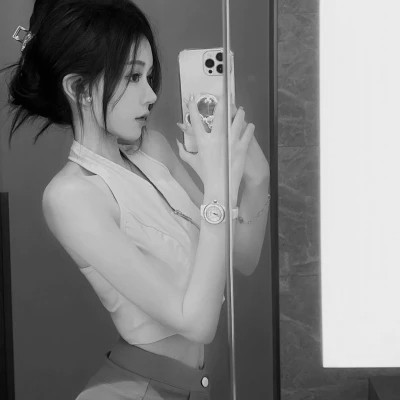 女生头像高级小众高冷黑白