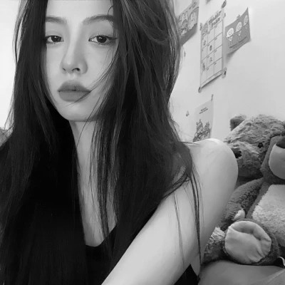 女生头像高级小众高冷黑白