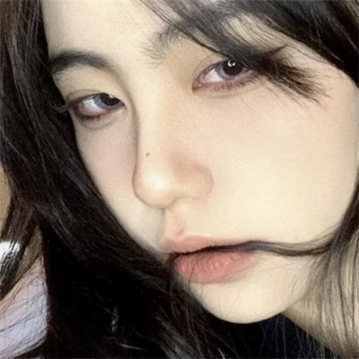 自由且高级的头像