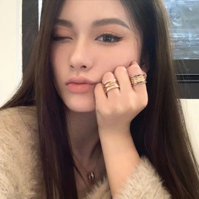 自由且高级的头像