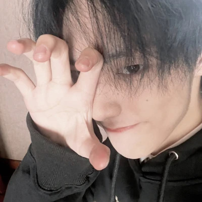 男生帅气冷酷头像