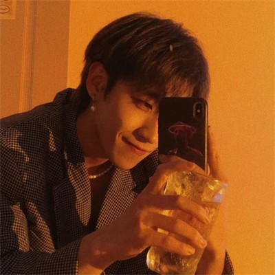 男生帅气冷酷头像