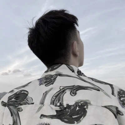男生帅气冷酷头像