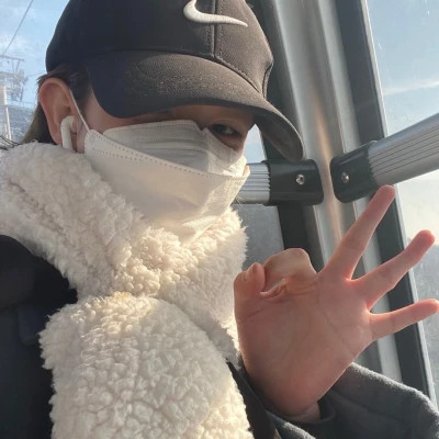 男生帅气冷酷头像