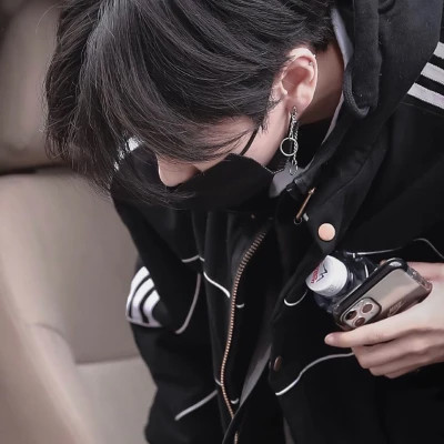 男生帅气冷酷头像